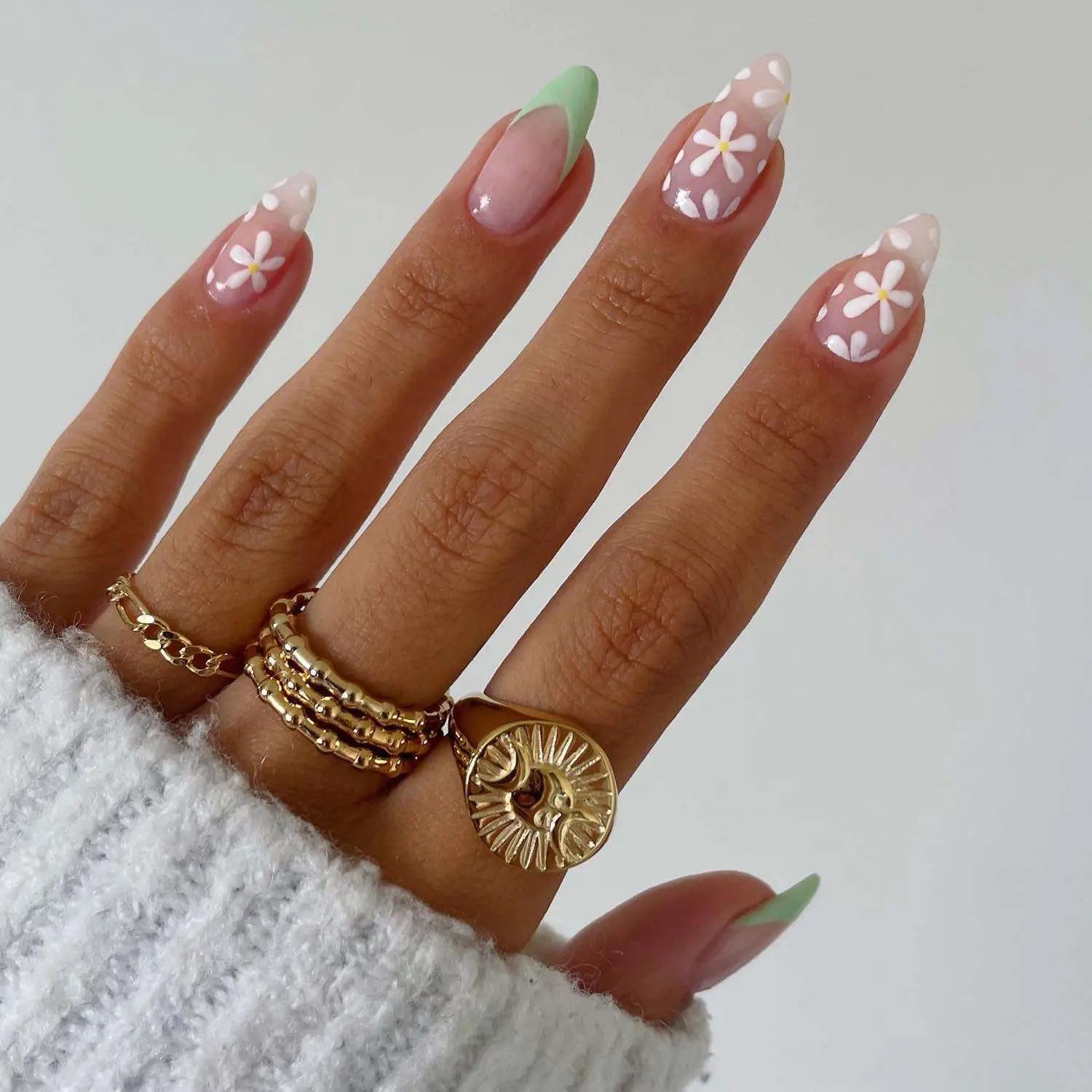 12 Retro Flower Nail Designs for a Groovy Spring Manicure