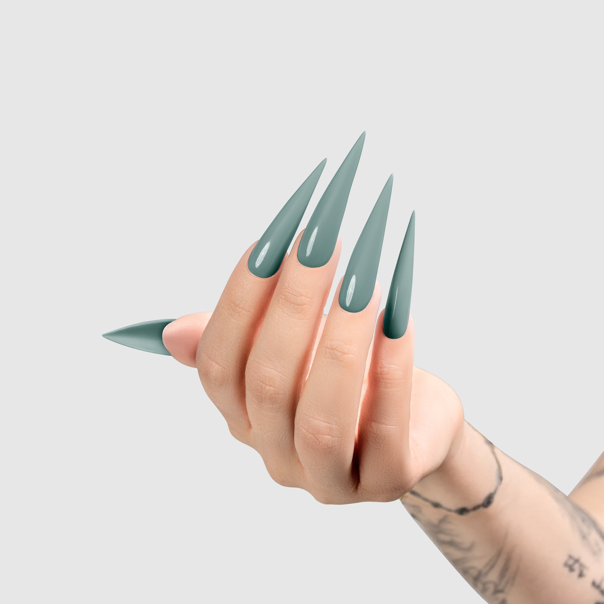 CHAUN LEGEND Gel - Aqua Dust LG5172 - Light Hand Swatch