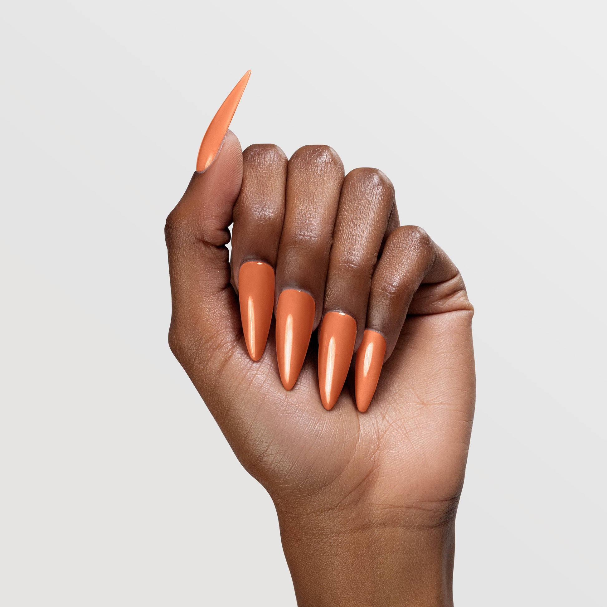 CHAUN LEGEND Gel - Barely Squeezed LG5198 - Dark Hand Swatch