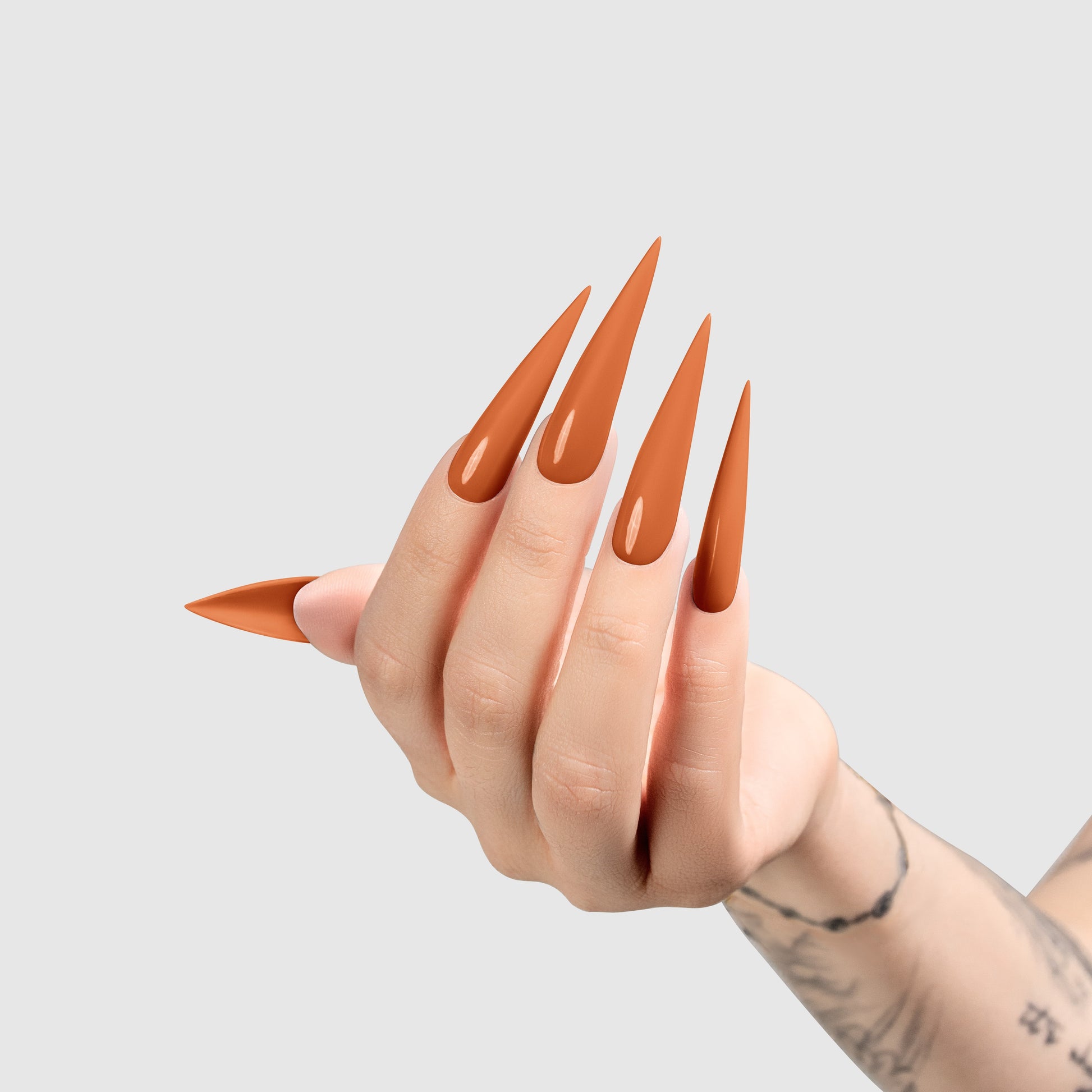 CHAUN LEGEND Gel - Barely Squeezed LG5198 - Light Hand Swatch