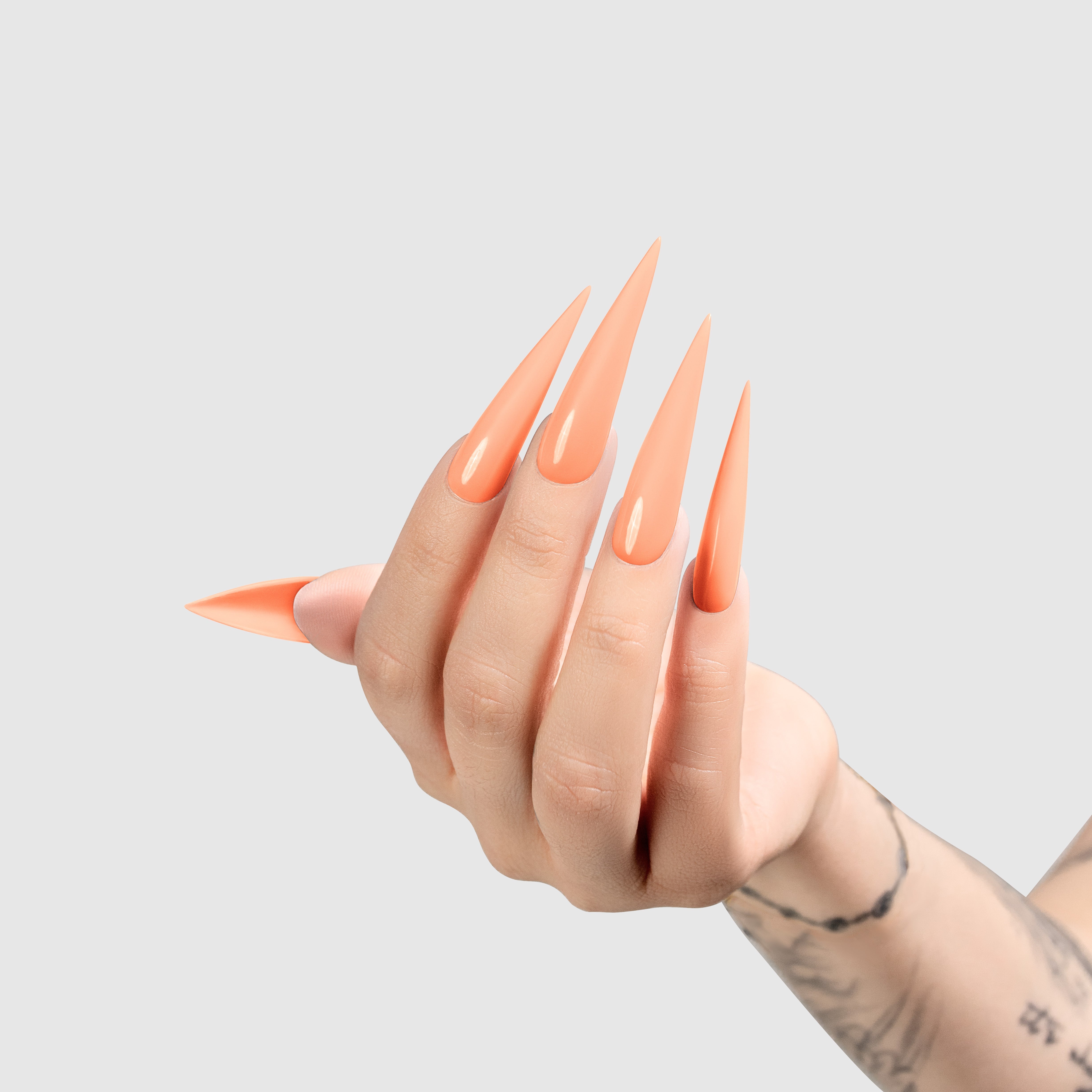 CHAUN LEGEND Gel - Be My Ex LG5167 - Light Hand Swatch
