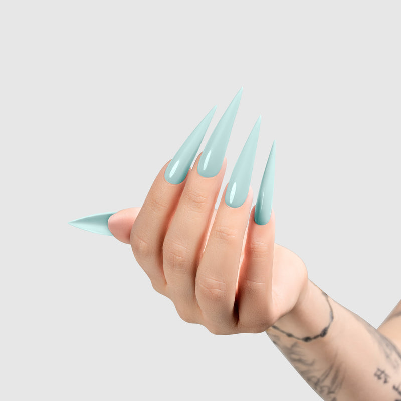 CHAUN LEGEND Gel - Clear Skies LG5138 - Light Hand Swatch