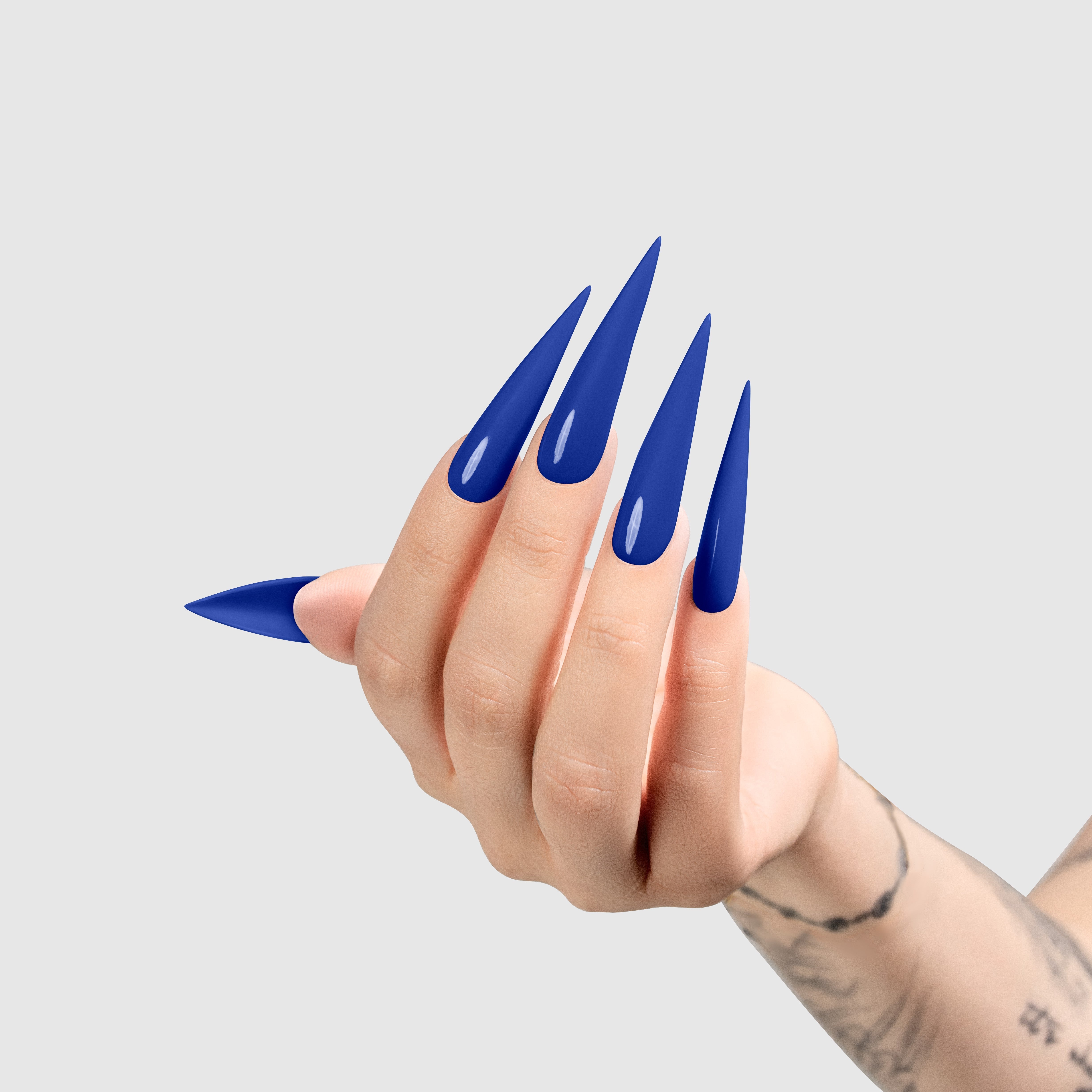 CHAUN LEGEND Gel - Cobalt Confidential LG5229 - Light Hand Swatch