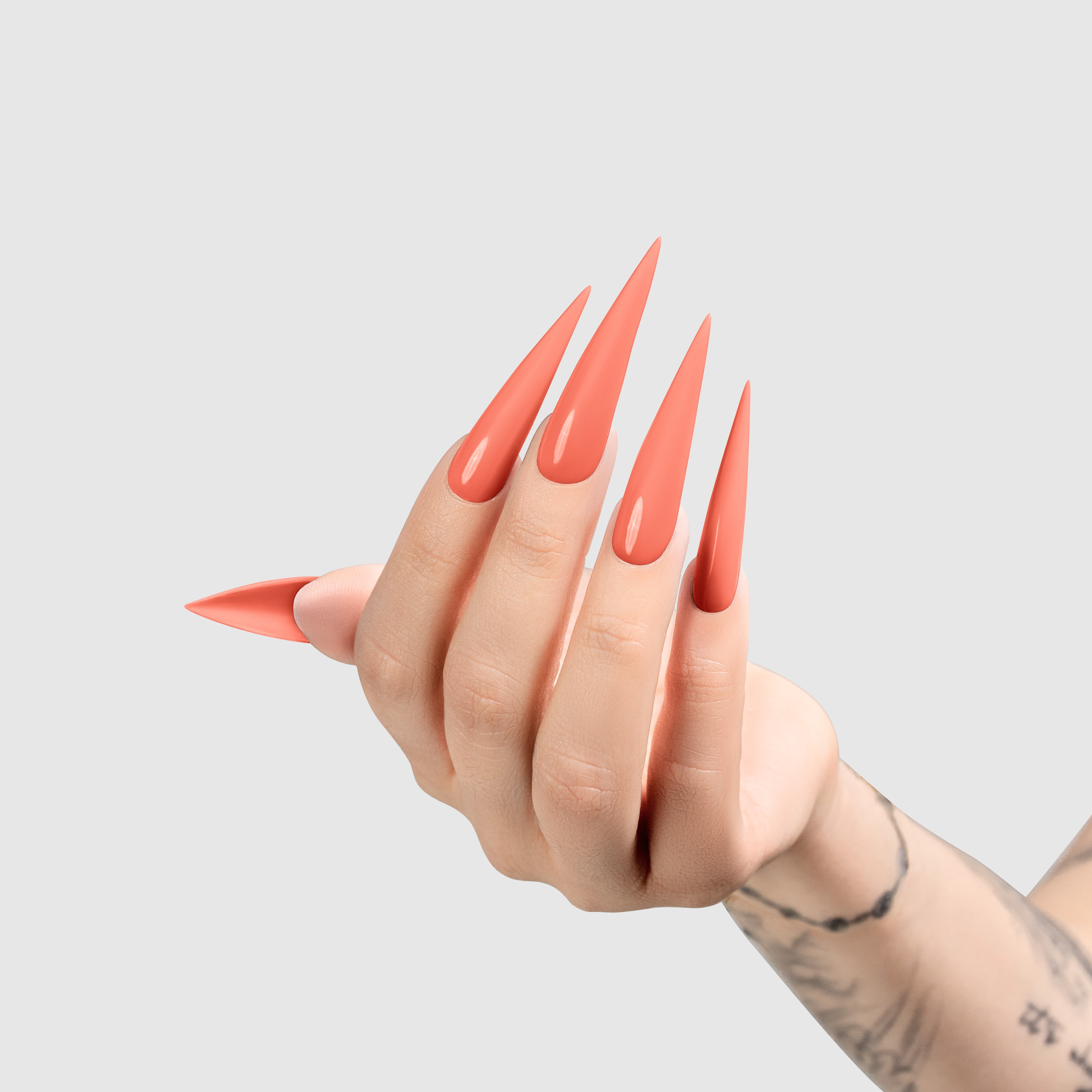 CHAUN LEGEND Gel - Getting Cheeky LG5168 - Light Hand Swatch