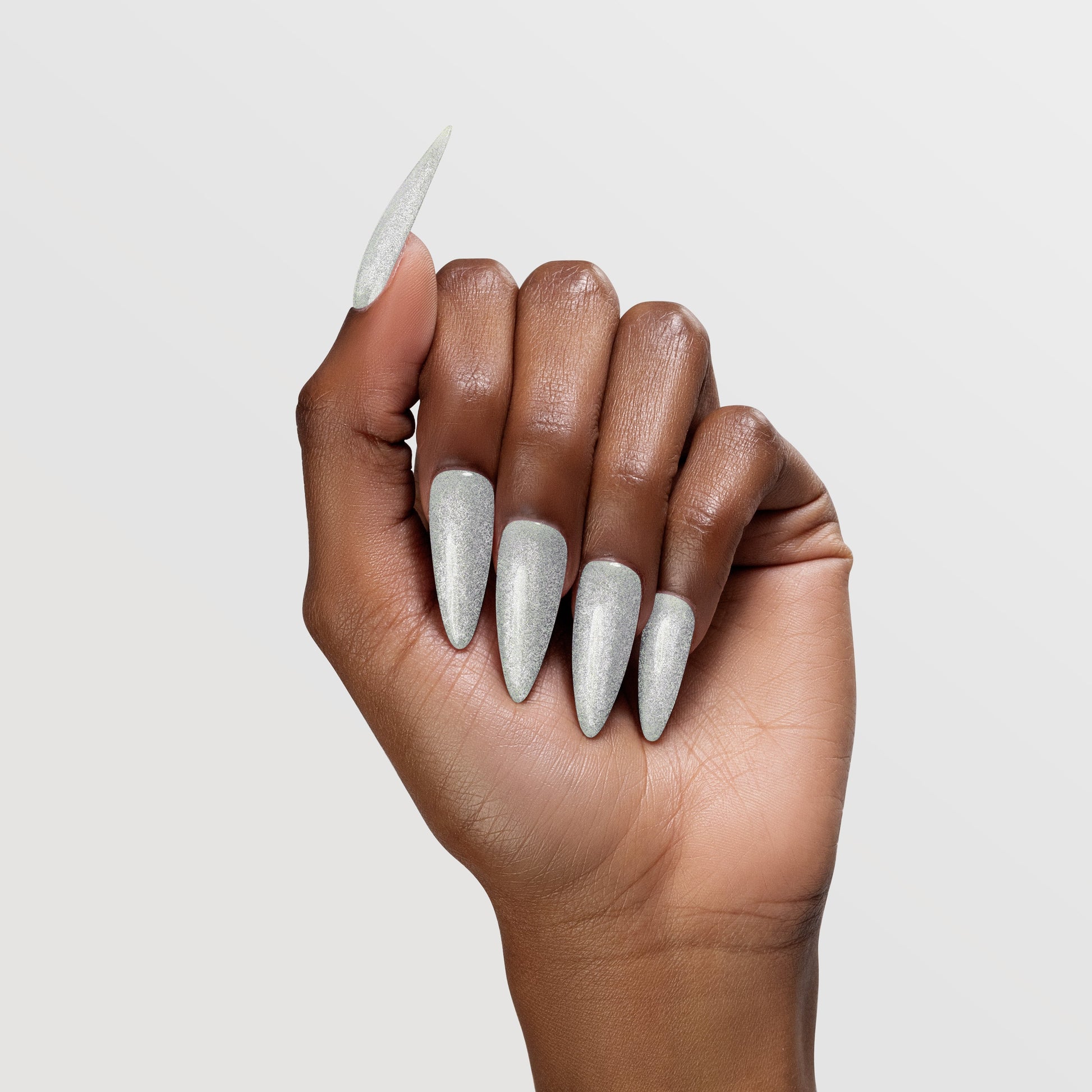 CHAUN LEGEND Gel - Gleam And Scream LG5239 - Dark Hand Swatch