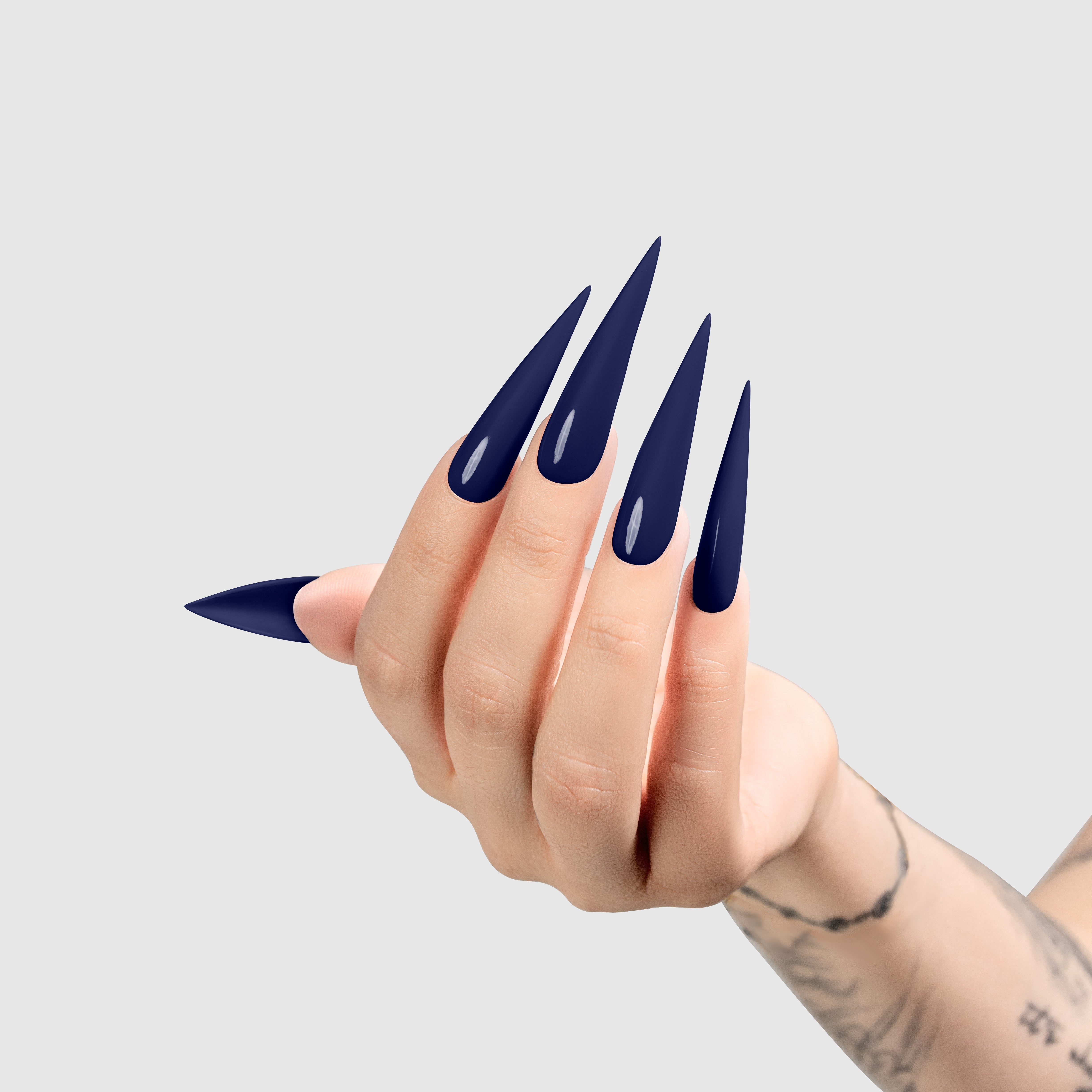 CHAUN LEGEND Gel - In Too Deep LG5228 - Light Hand Swatch