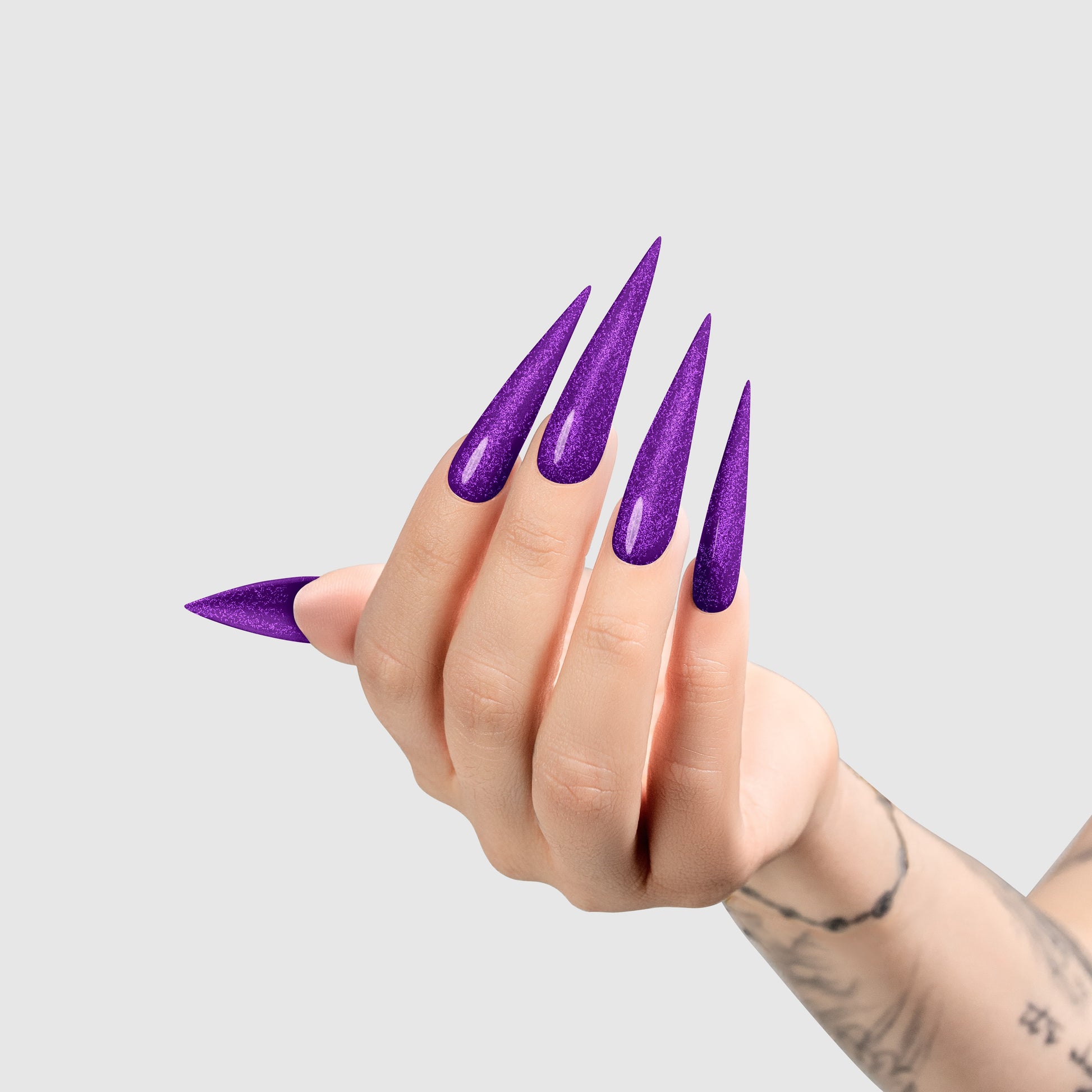 CHAUN LEGEND Gel - You-phoric LG5224 - Light Hand Swatch