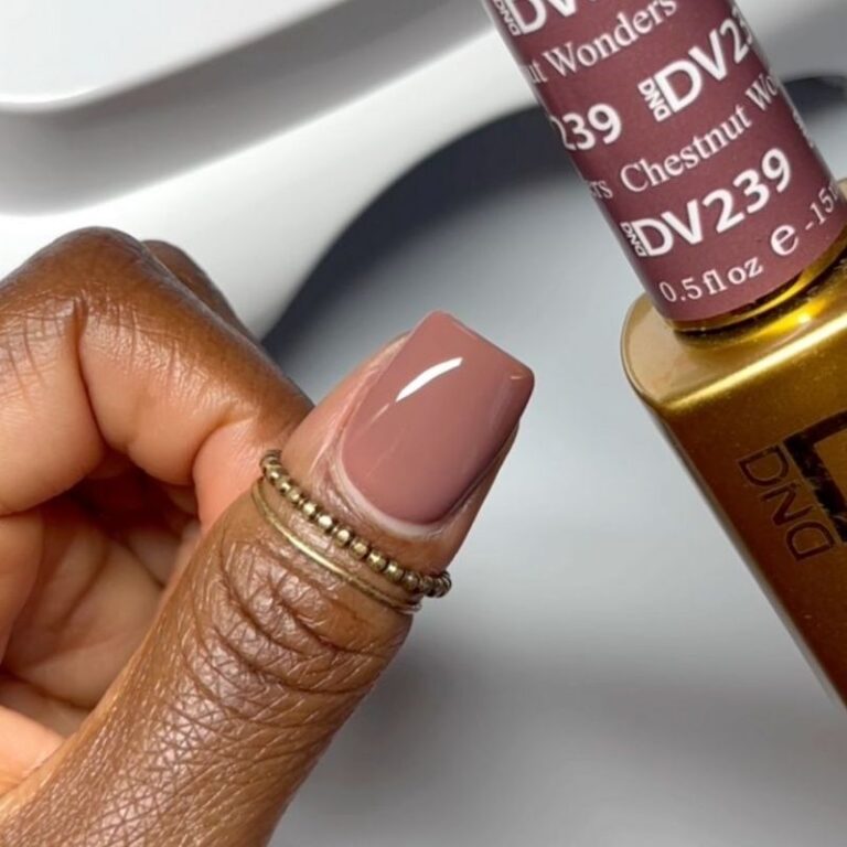 DND Diva Powder - 239 Chestnut Wonders