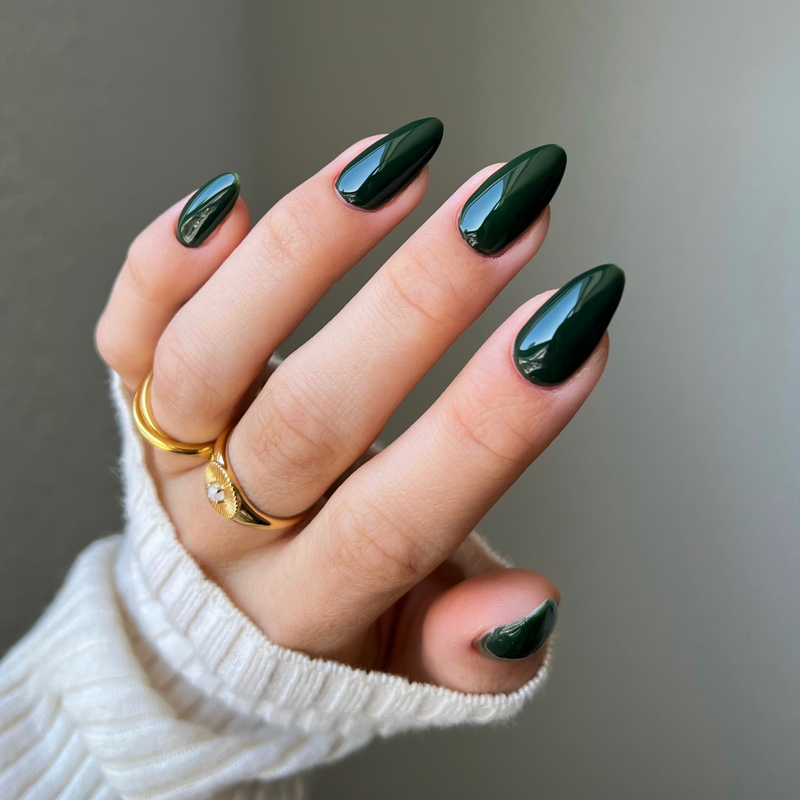 DND Diva Dip & Dap 290 Art House - hand swatch